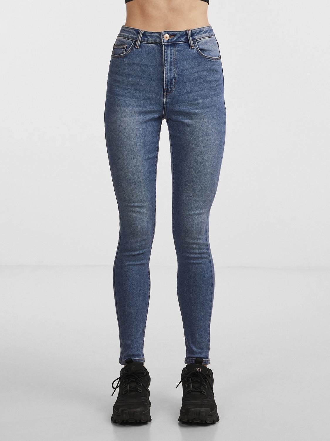 PCDANA Highwaist Jeans - Medium Blue Denim